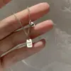 Collar de cuadrado de la suerte para mujer, Lujo ligero, nicho, sentido de alta calidad, ins, no se decolora, diseño de nicho, colgante, cadena para clavícula, Nuevo