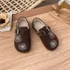Mules Grossas Fechadas Estilo Birkenstock Bordadas com Fogos de Artifício Retrô para Crianças, Novos Sapatos Versáteis de Calçar Fácil Outono 2026