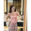 Camiseta Única e Linda de Manga Curta para Mulheres, Novo Estilo de Verão 2026, Perfeita para Figuras Baixas, Top Curto Deslumbrantemente Lindo