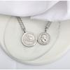 Moneda Conmemorativa del Cumpleaños de la Reina Isabel Británica Estilo Retro Europeo y Americano Collar de Acero de Titanio para Hombres y Mujeres Cadena para la Clavícula