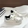 Tenis de plataforma gruesa para mujer, nueva colección primavera/otoño 2026, tenis blancos con diseño color block, zapatos casuales con cordones, que aumentan la altura, versátiles, modernos, zapatos para estudiantes
