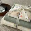 Categoría a Maternidad e Infancia Grado Doble Capa Gasa Juego de Cuatro Piezas Estilo Coreano Floral Fresco Algodón Puro Funda Nórdica Juego de Cama de Tres Piezas 1