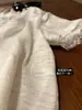 Dori Dn~ Imprescindible para Todos, Nuevo Estilo Verano 2026, Top Blanco de Manga Corta de Color Sólido con Incrustaciones de Encaje
