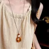 Colar Redondo de Resina Simples Retrô Moda Versátil Luxo Leve High-End Design de Corrente para Clavícula Colar de Nicho para Mulheres