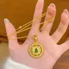 Liga de Cobre Novo Estilo Chinês Design de Nicho com Strass e Filigrana, Pingente Oco Rotativo para Mulheres em Formato de Bússola de Cabacinha