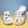Crocs de fundo plano com acessórios do Capitão América, antiderrapantes, ecológicos, resistentes a odores, integrados, Crocs femininos, feminino