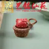 Pendente de pressão para cesta de flores de gato rosa esculpido em madeira maciça, decoração criativa Yiming Xianyuan, corrente de celular, chaveiro de bolsa