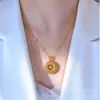 Desvanecimiento LentoNuevo Estilo Tiktok Filigrana Flor Hueca Hebilla de Paz Filigrana Colgante Collar Simple y Elegante Venta al por Mayor desde el Fabricante