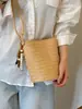 Bolso Pequeño Tejido Retro Estilo Coreano para Mujer, Nuevo de Verano 2026, Bolso Cubo de Hombro Cruzado de Nicho de Alto Valor