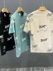 Camisa Masculina de Manga Curta Verão Fina Estampada com Letras Manga Meia Juventude Marca Tendência Meio Cortada Masculina Casual e Versátil
