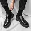 Sapatos Casuais Masculinos de Couro Esculpido, Sapatos Formais Masculinos de Couro Envernizado com Cadarço, Sapatos Brogue Britânicos de Solado Grosso com Biqueira Redonda para Homens