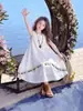 Novo Vestido Branco de Verão Sem Mangas para Meninas Estilo Étnico Bordado Vestido Princesa Moda Verão Tendência para Meninas