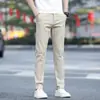 Pantalones casuales de otoño para hombre, estilo nuevo de outlet, versátiles, ajustados, de pierna recta, cónicos, negros para hombre