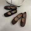 Sapatos Mary Jane retrô com cadarço para mulheres, novo estilo outono 2026, bico quadrado, sapatilhas planas versáteis, sapatos de salto baixo únicos