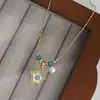 Cadena de Clavícula Elegante Chapada en Oro Real con Circonia Microincrustada para Mujer Aspecto de Alta Gama Collar con Estrella de Cinco Puntas de Concha Natural Gargantilla de Lujo Ligero
