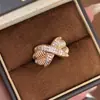 Anillo de Cruz con Diamantes Completo Personalizado Estilo Old Money de Alta Venta Transfronteriza para Mujer, Textura de Lujo Ligero, Anillo con Diseño de Artesanía Pesada