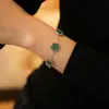 Pulsera de Acero de Titanio Trébol de la Suerte Flor de Cinco Hojas, Trébol de Cinco Hojas para Mujer, Lujo Asequible con Tacto Premium, Joyería de Acero Inoxidable Impermeable 18K