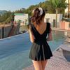 Traje de baño de una pieza estilo coreano de última moda con busto pequeño recogido para cubrir el vientre adelgazante triángulo calado ins traje de baño de aguas termales