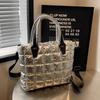 Bolsa balde xadrez portátil de grande capacidade para mulheres 2024 Nova Moda bolsa de ombro portátil roupa acolchoada de algodão feminina bolsa mensageiro