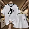 Novo Conjunto Esportivo de Algodão Puro Verão com Três Listras Marca Tendência Conjunto de Camiseta de Manga Curta com Shorts Conjunto Curto Masculino para Corrida com Absorção de Suor