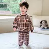 Pijama de franela engrosada para niños, conjunto de ropa de estar de dibujos animados para niños en invierno, pijama cálido para bebés niños, invierno