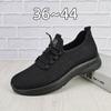 Zapatos casuales de primavera y verano de tela vieja de Pekín para mujer, zapatos de cocina negros ligeros de suela blanda, zapatos deportivos de malla transpirable para caminar para mujer
