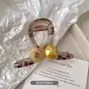 Pinza para el pelo de acrílico con perla y flor para mujer, estilo popular nuevo Primavera y Verano 2024, pinza de tiburón, pasador de pelo 13 cm