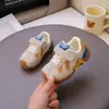 Zapatos para caminar para bebé con velcro, zapatillas de entrenamiento alemanas de suela blanda, zapatos infantiles de malla transpirable, zapatillas antideslizantes para bebé, modernos para niños y niñas