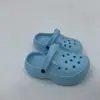 Comércio exterior transfronteiriço vendas domésticas Festival chaveiro pingente chinelos acessórios sapatos com furo pequeno sapatos pequenos fivela pingente de mochila