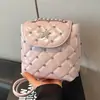 Mochila para Mujer Estilo Chanel, Bolsa Ligera de Viaje, Nueva Verano 2026 Acolchada con Cadena Mochila de Nicho para el Día a Día