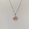 Collar de Trébol de Cuatro Hojas Rosa Joyería para Mujer, Lujo Accesible de Nicho, Gama Alta, Zirconita Brillante Elegante, Colgante de Flor, Cadena para Clavícula