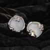 E1396 Aretes Pequeños y Simples de Plata Esterlina S925 estilo coreano con Ágata Blanca para Mujer, Combinan con todo, Forma Anormal, Textura Irregular