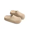 Chinelos Casuais Retro de Bico Fechado Mollykiki para Mulheres 2026 Novo Estilo Primavera Slip-On Preguiçoso Sapatos Versáteis Tendência