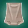 Calcinha modeladora pós-parto sem costura com controle abdominal e efeito levanta-quadril para mulheres. Ideal para afinar as curvas e reduzir o inchaço. Confortável e prática.