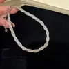 Pulsera de zirconio de rejilla redonda retorcida de diseño de nicho europeo y americano, pulsera simple, joyería de moda de alta gama para mujer