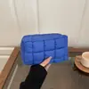 Estilo Coreano Versátil Moda Nube Plumón Bolsa de Maquillaje Hilo Bordado Multicolor Cuadros Clutch Bolsa Pequeña Portátil de Almacenamiento