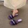Zapatillas peludas planas de moda con lazo, tacón bajo, nuevo estilo 2026, punta cuadrada, elegantes, abiertas, de felpa para mujer