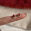 Diseño de Nicho de Alta Calidad Microincrustado con Circonita Pendientes de Aro Triángulo Rojo para Mujer Lujo Ligero Versátiles Exquisitos Pendientes Pequeños