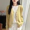 Cardigã de tricô chique estilo coreano para mulheres, peça externa fina com gola, adequado para proteção solar e como uma blusa para cobrir em ambientes com ar condicionado.