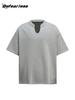 Camiseta de manga corta con cuello en V, de tela bicolor, de marca de moda, nueva llegada de verano, de corte limpio, holgada, de alta gama, para hombres y mujeres.