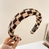2026 Nuevo Estilo Diadema de Mujer Plisada de Ala Ancha Sensación de Alta Gama Cubre la Parte Superior del Cráneo Hace que la Cara se Vea Más Pequeña Cubre la Raya del Cabello Pinza para el Cabello Accesorio para el Cabello