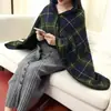 Manta tipo chal de franela multifuncional Amazon, cálida y acogedora para uso en la oficina, adecuada para personas perezosas, manta suave de franela para otoño e invierno