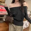 Tiro real blusa interior base blanca elegante de hombros descubiertos para mujer 2026 Otoño/Invierno elegante hermosa que rejuvenece top ajustado