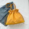 La popular bolsa casual de estilo coreano de celebridad de internet de moda de este año, nueva para el invierno 2023, versátil, para hombro, bandolera, cubo