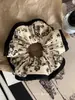 Acessórios Coreanos 2025 Novo Scrunchie Floral Plissado de Alta Qualidade Elástico de Cabelo Retrô Gentil Estilo Chanel