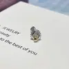 Pendientes de Acero de Titanio con Cierre de Rosca de Oro de 18 Quilates, Tornillos Creativos Pequeños para Cartílago, Elegantes y Versátiles para Mujeres
