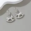 Aretes de Terciopelo Rojo para el Año del Caballo 2026, Aretes para Mujer Estilo Hong Kong, Sensación Elegante y de Alta Gama, Accesorios de Oreja para Año Nuevo