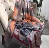 Venta al por mayor de fábrica Nuevo bufanda larga de playa satinada Li Jin 90*180 estampada estilo coreano chal de seda artificial