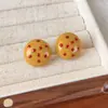Brincos de tarraxa retrô coloridos em meio círculo com bolinhas estilo coreano, brincos de bolinhas doces e de cores contrastantes, brincos versáteis e delicados únicos