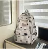 Mochila retro tie-dye con estampado de estrellas rojas y negras, estilo workwear unisex, elegante y genial para adolescentes y estudiantes.